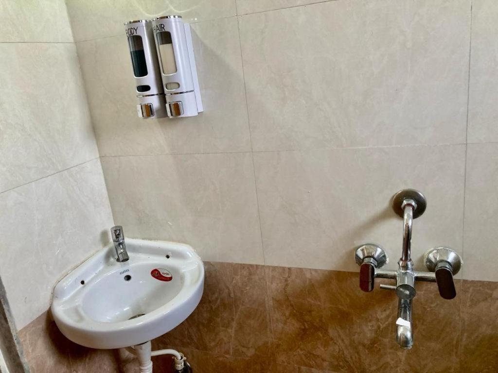 Hotel Seanest Alībāg Esterno foto
